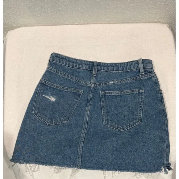 H&M‎ **Size 8** Distressed Denim Skirt With Raw Hem - Picture 4 of 5